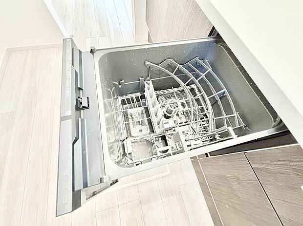 面倒なお片づけは食洗機にお任せ！家事の負担が減って、時間にも気持ちにもゆとりができます。