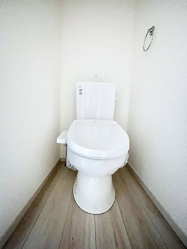 清潔感あるウォシュレットトイレ。