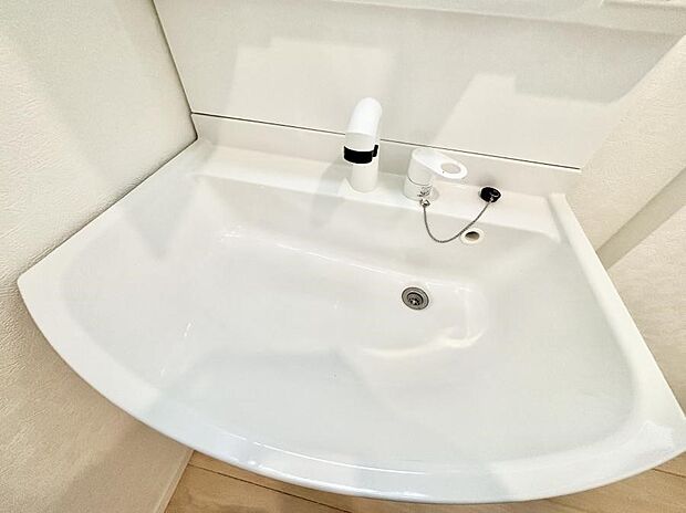 ハンドシャワー付き！使いやすい洗面台。