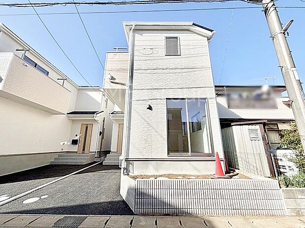 〜Exterior〜　周辺には学校や買物施設もあり生活、子育てに適した環境が広がっています！「永住地」として、物件のご見学だけではなく、周辺の環境や通学できる学校についてもご相談ください！