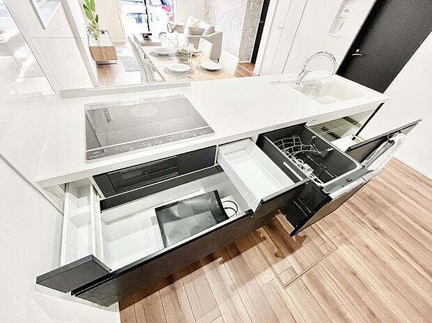 使いやすさを優先したスライド式収納タイプ！