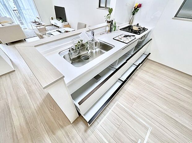 使いやすさを優先したスライド式収納タイプ!