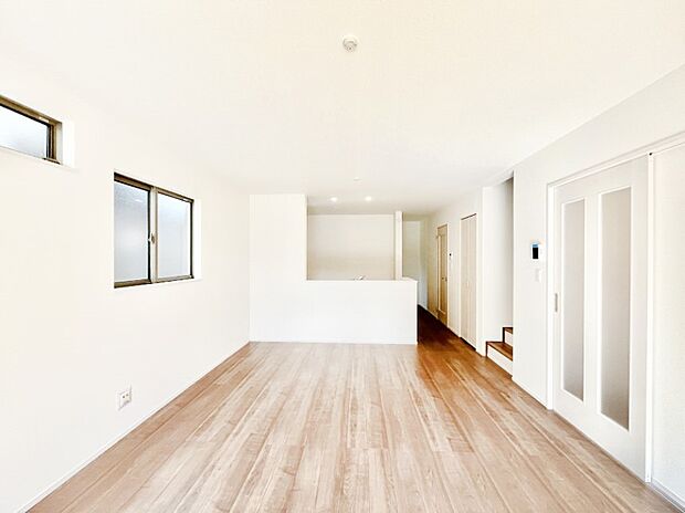 ◆B号棟◆~Living~ 家族の食事や団らんのほか、子どもを遊ばせたり、友人を招いたりするLDKは住まいの中心。長時間過ごす場所だから、その空間は住まい全体の居心地を左右します。