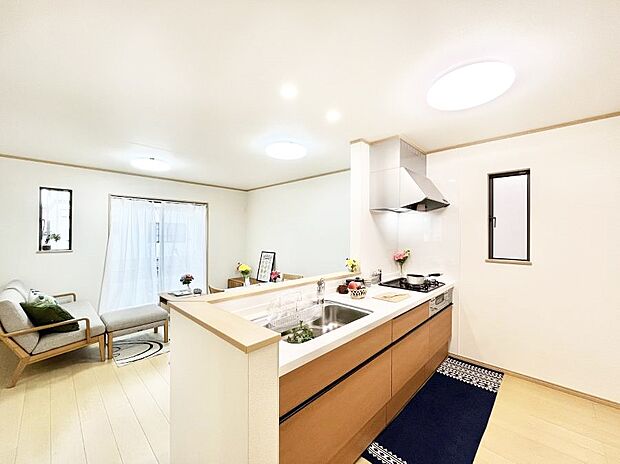 ◆A号棟◆~Kitchen~ 自然光が入る窓のあるキッチン☆毎日使う場所だからこそ、使い勝手を考慮しました。ゆったりとしたキッチンコーナーは質感豊かな仕上がりとなっております。