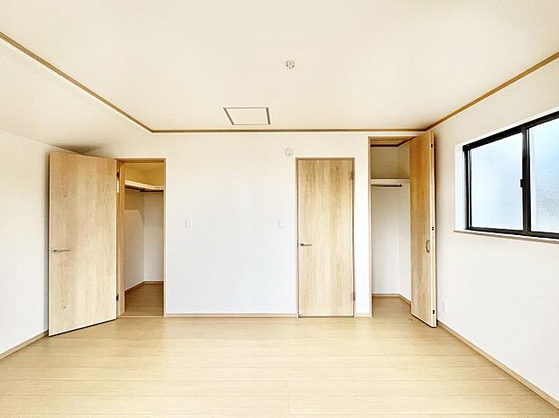 ◆A号棟◆~Bed Room~ 「今日も一日お疲れ様」とご夫婦でゆったりくつろげるWIC付きの寝室。毎日の家事やお仕事に疲れた日はフカフカのベットで癒されてください。快適な広さが自慢♪