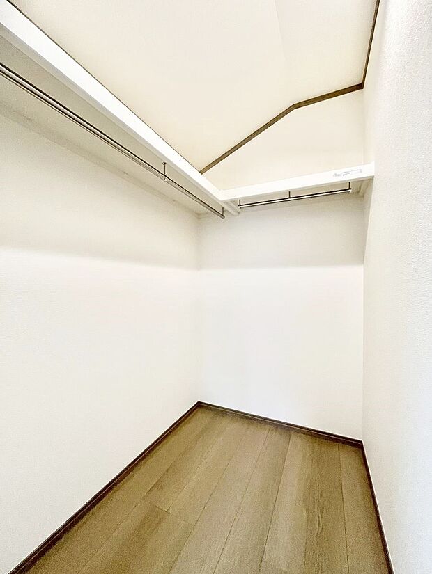 ウォークインクローゼット付きで生活空間を広く利用できます