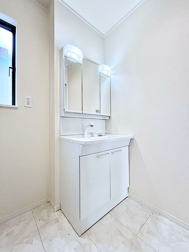 清潔感のある快適空間です。毎日の身支度も気持ち良くお使い頂けます。 