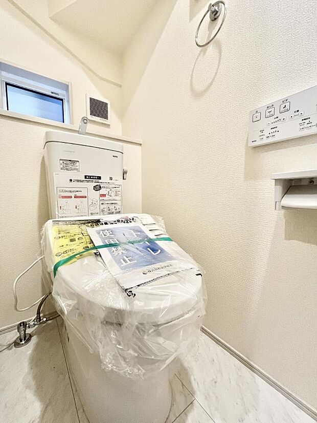 〜Toilet〜　綺麗・スッキリ・快適なウォシュレット付トイレでくつろげる空間です。トイレは毎日使わざるを得ないもの。いつも清潔を保ちたいですね。トイレが2ヶ所あるので朝の混雑時に便利です！