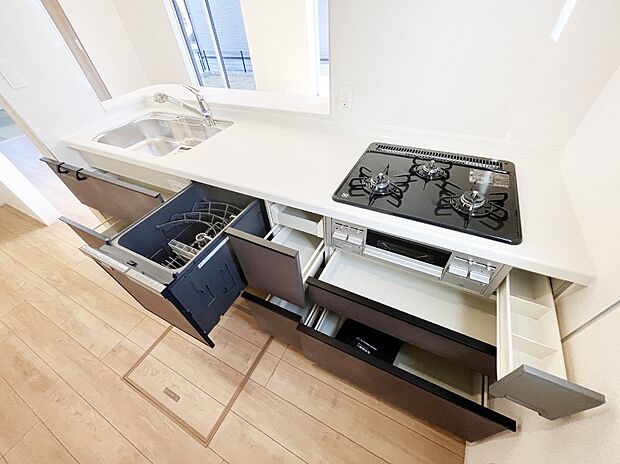 使いやすさを優先したスライド式収納タイプ！