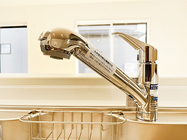 いつでも清潔なおいしいお水を。一つの水栓で水道水と浄水を使い分け。