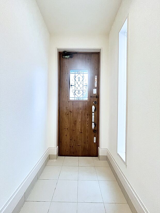 明るい玄関はお客様をお出迎えするのにぴったりです!