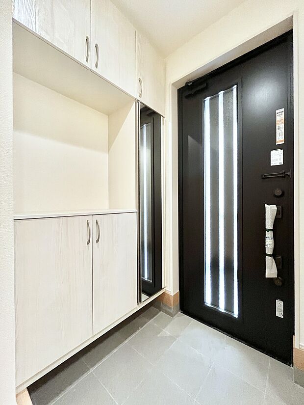 飾り棚を利用して、お越しいただくお客様をおもてなしできます。