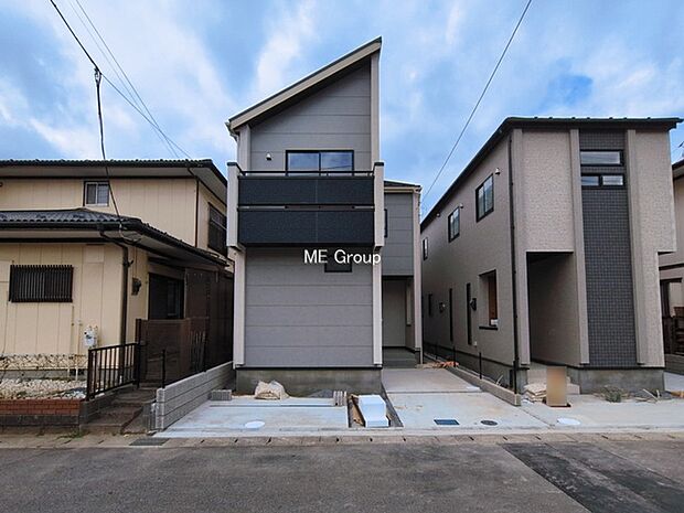 ~Exterior~ 一戸建ての大きなメリットは、自分達の「土地」を「自由に」使える事です。ガーデニングやDIY,車やバイクの趣味など様々な用途で利用できます。