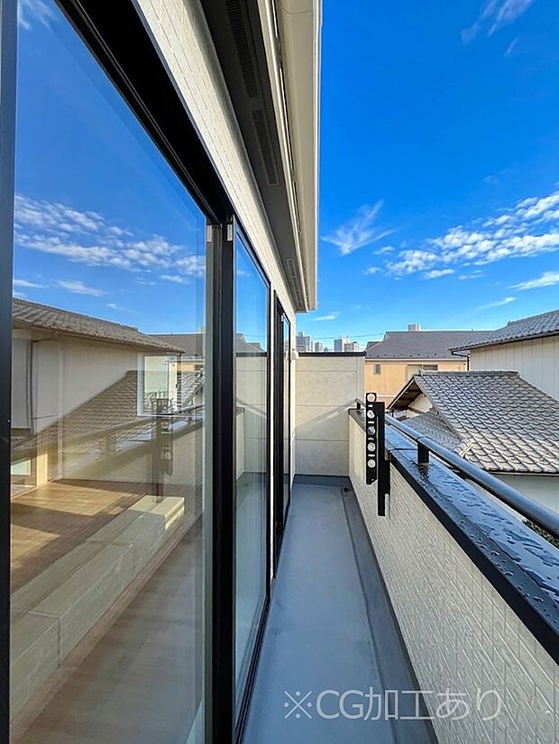 ゆったりバルコニーだから沢山お洗濯ものを干せます。