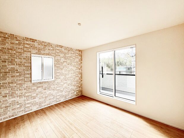 ～Bed Room～　2面採光を確保した明るい室内は、風通しも良く、大変居心地の良い空間となっております。爽やかな風を感じて起きる朝は、快適生活の始まりに！日当たりや通風がとても良い住まい♪