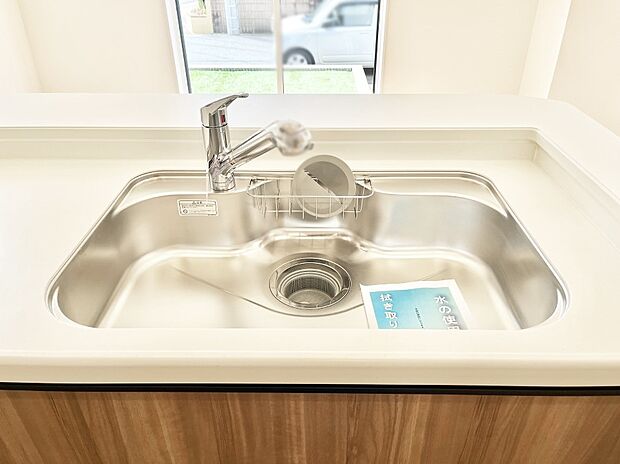 広々としたシンクでお料理やお皿洗いもラクラク快適に！