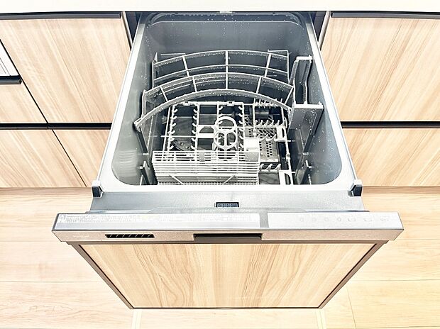 面倒なお片づけは食洗機にお任せ！家事の負担が減って、時間にも気持ちにもゆとりができます。