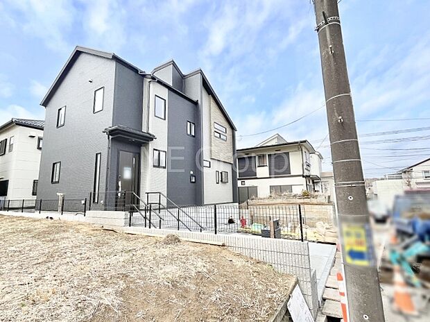 ~Exterior~ 緑に恵まれた閑静な住宅地は、伸びやかなスローライフを叶えてくれます。季節の移ろいを身近に感じられる環境で子育てすれば、お子様もきっと素直に成長してくれるはずです!