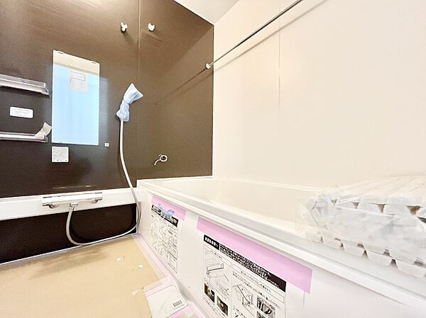 落ち着いた雰囲気でゆっくりお寛ぎいただけるバスルーム　