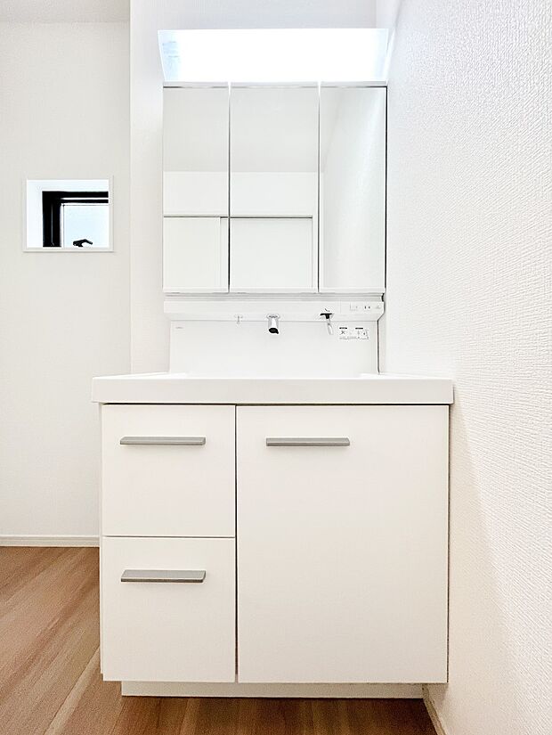 収納力と機能性に優れた洗面化粧台