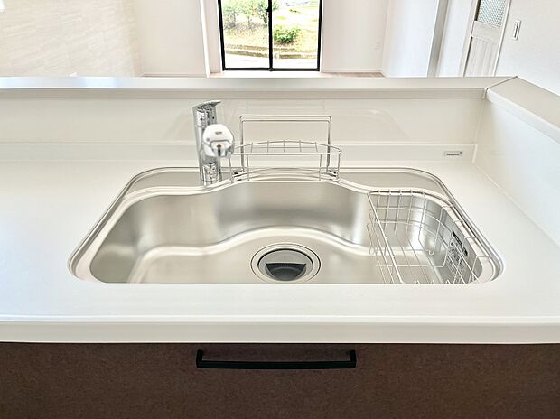 広々としたシンクでお料理やお皿洗いもラクラク快適に!