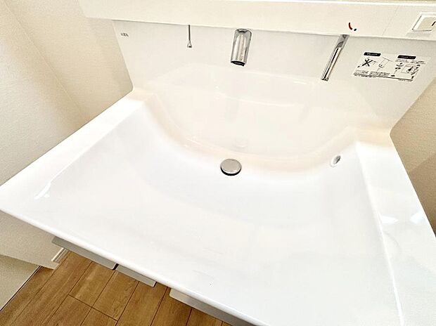 ハンドシャワー付き！使いやすい洗面台。