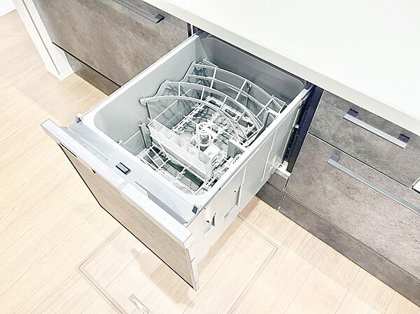 面倒なお片づけは食洗機にお任せ！家事の負担が減って、時間にも気持ちにもゆとりができます。