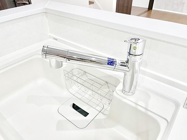 いつでも清潔なおいしいお水を。一つの水栓で水道水と浄水を使い分け。