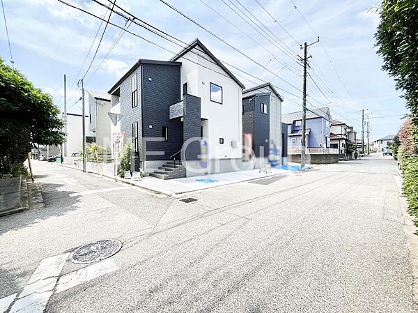 ～Exterior～ 前面道路： 住宅地になっているので車量も少なく、静かな立地です。子育て環境も良好です♪♪周辺環境もあわせてご案内させて頂きます。お気軽にお問い合わせください。