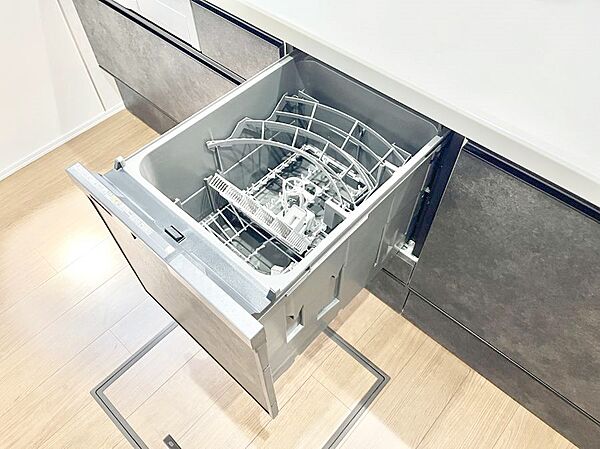 ◆1号棟◆面倒なお片づけは食洗機にお任せ！家事の負担が減って、時間にも気持ちにもゆとりができます。