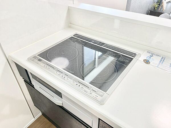 ◆1号棟◆IHクッキングヒーターは天板の調理面がフラットなので調理後はサッと一拭きするだけ！