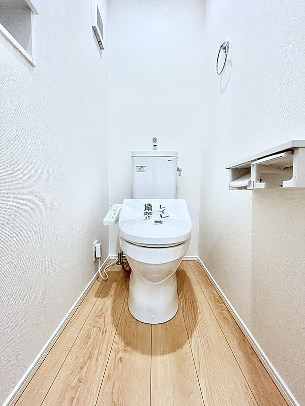 〜Toilet〜　綺麗・スッキリ・快適なウォシュレット付トイレでくつろげる空間です。トイレは毎日使わざるを得ないもの。いつも清潔を保ちたいですね。トイレが2ヶ所あるので朝の混雑時に便利です！