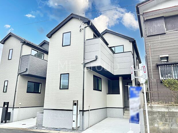 〜Exterior〜　一戸建ての大きなメリットは、自分達の「土地」を「自由に」使える事です。ガーデニングやＤＩＹ，車やバイクの趣味など様々な用途で利用できます。