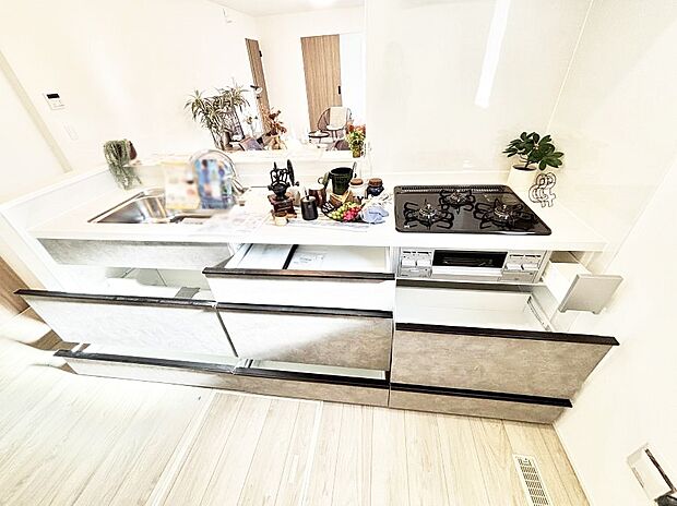 使いやすさを優先したスライド式収納タイプ！