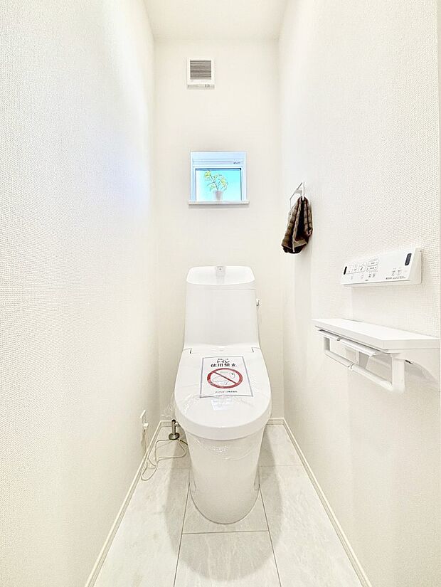 〜Toilet〜　綺麗・スッキリ・快適なウォシュレット付トイレでくつろげる空間です。トイレは毎日使わざるを得ないもの。いつも清潔を保ちたいですね。トイレが2ヶ所あるので朝の混雑時に便利です！