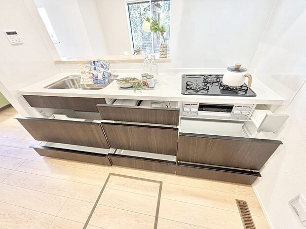 使いやすさを優先したスライド式収納タイプ！