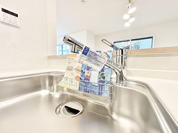 いつでも清潔なおいしいお水を。一つの水栓で水道水と浄水を使い分け。