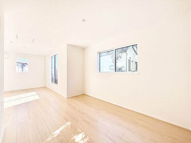 〜Bed Room〜　お子様の成長に合わせて住まいのレイアウトも変わります。思春期のプライバシーを重視したり、成長に合わせて机やベットを配置したり。将来を見越しての住まい選びも大切です。