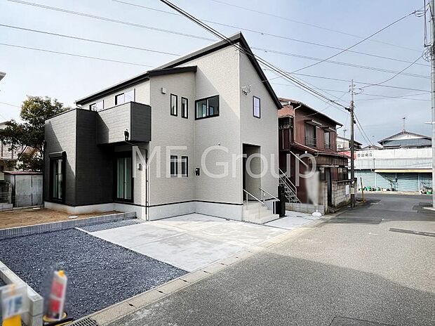 〜Exterior〜　前面道路は閑静な住宅地をはしる車通りの少ない道路。駐車の出し入れもらくらくです！ご不明点・現地見学のご希望は、お気軽にお問い合わせください！