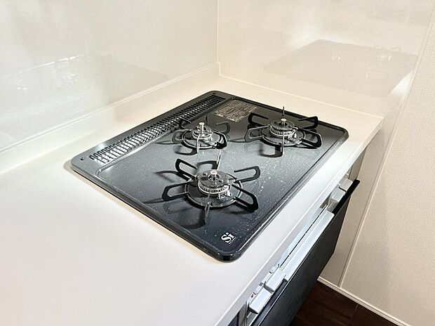 ◆2号棟◆三口ガスコンロでお料理が一気にはかどりそう  