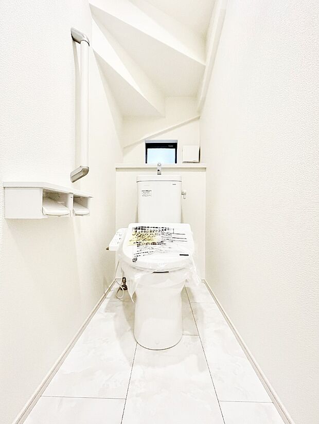 〜Toilet〜　綺麗・スッキリ・快適なウォシュレット付トイレでくつろげる空間です。1、2階共にトイレスペース！採光もあり明るく、快適空間となっております♪毎日使う場所だからこその配慮です！