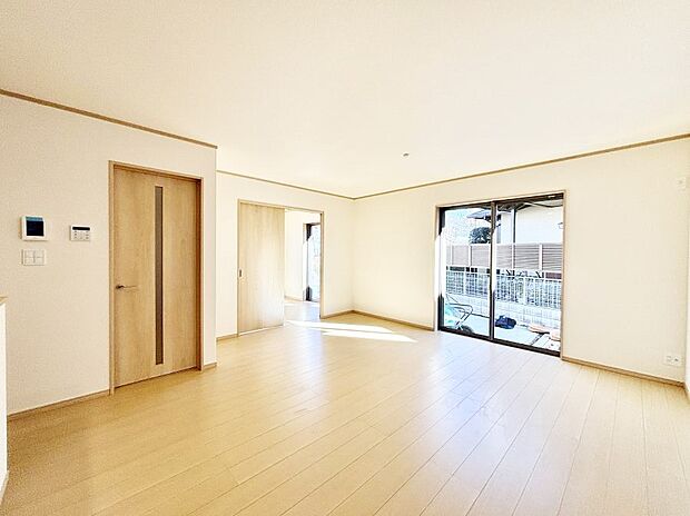 ◆B号棟◆〜Living〜　豊かな陽光がこの場所を照らしだす。光溢れるこの空間はみんなの笑顔が集う場所、時を忘れ、つきることのないたわいもない会話を楽しむ時間、たくさんの思いが綴られる場所。