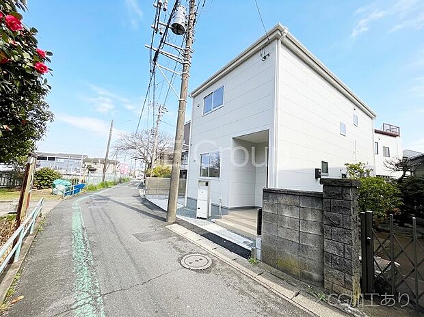 ~Exterior~ 前面道路: 住宅地になっているので車量も少なく、静かな立地です。子育て環境も良好です♪♪周辺環境もあわせてご案内させて頂きます。お気軽にお問い合わせください。