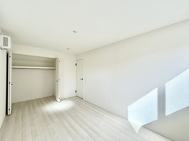 〜Bed Room〜　部屋数が多いのが戸建てのメリットです。ご家族が増えたことで手狭に感じていた住まいも戸建てでは各居室プライバシーを保つことができます。住まいにゆとりが生まれ心もリラックスできます♪