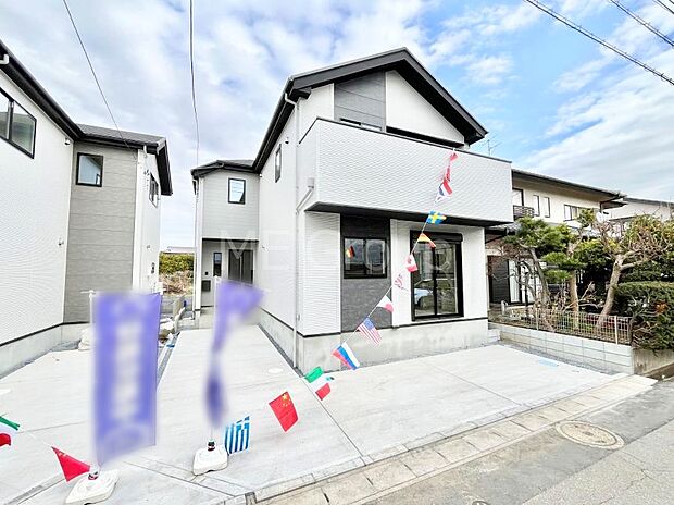 〜Exterior〜  閑静な住宅地で子育て家族にピッタリ。  毎日のお散歩も快適な緑に恵まれたエリアで、自然に包まれた穏やかな暮らしを実現するための、ゆとりある住環境が整っています。