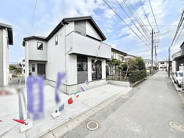 〜Exterior〜　前面道路は閑静な住宅地をはしる車通りの少ない道路。駐車の出し入れもらくらくです！ご不明点・現地見学のご希望は、お気軽にお問い合わせください！