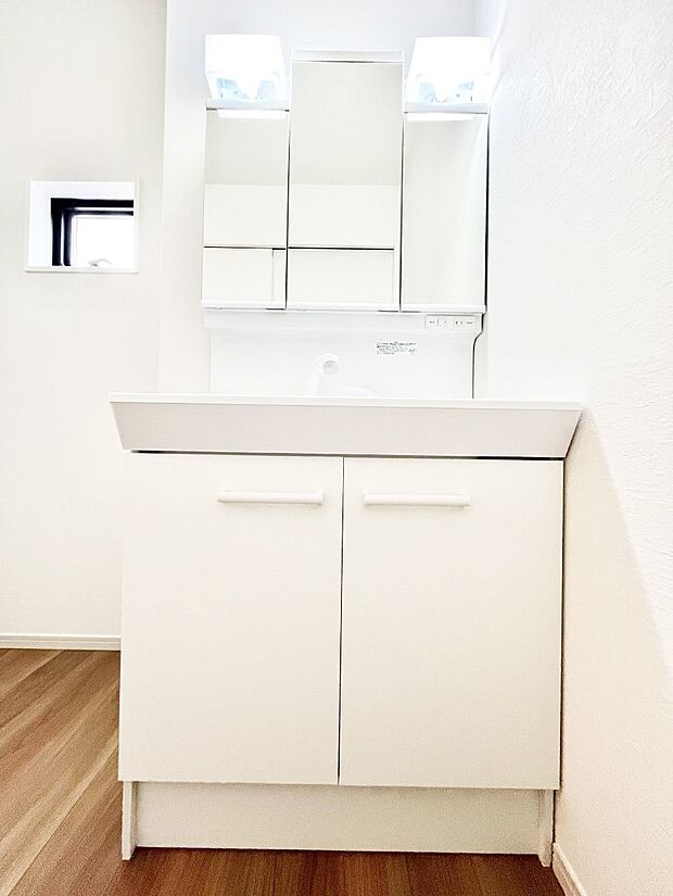 収納力と機能性に優れた洗面化粧台