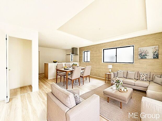 落ち着いた雰囲気のLDKは家族みんなの快適空間※家具はCGです