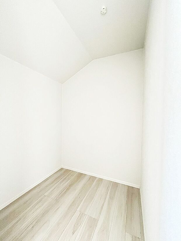 ウォークインクローゼットの活用で生活空間スッキリ