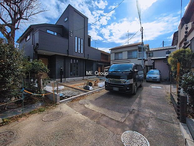 ~Exterior~ 前面道路は閑静な住宅地をはしる車通りの少ない道路。駐車の出し入れもらくらくです!ご不明点・現地見学のご希望は、お気軽にお問い合わせください!